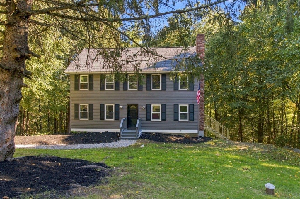 Photo of 27 Hampshire Drive, Derry, NH 03038 (MLS # 5111088)