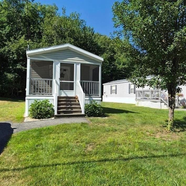 Photo of 9 Parklane Road, Hampstead, NH 03841 (MLS # 5105089)