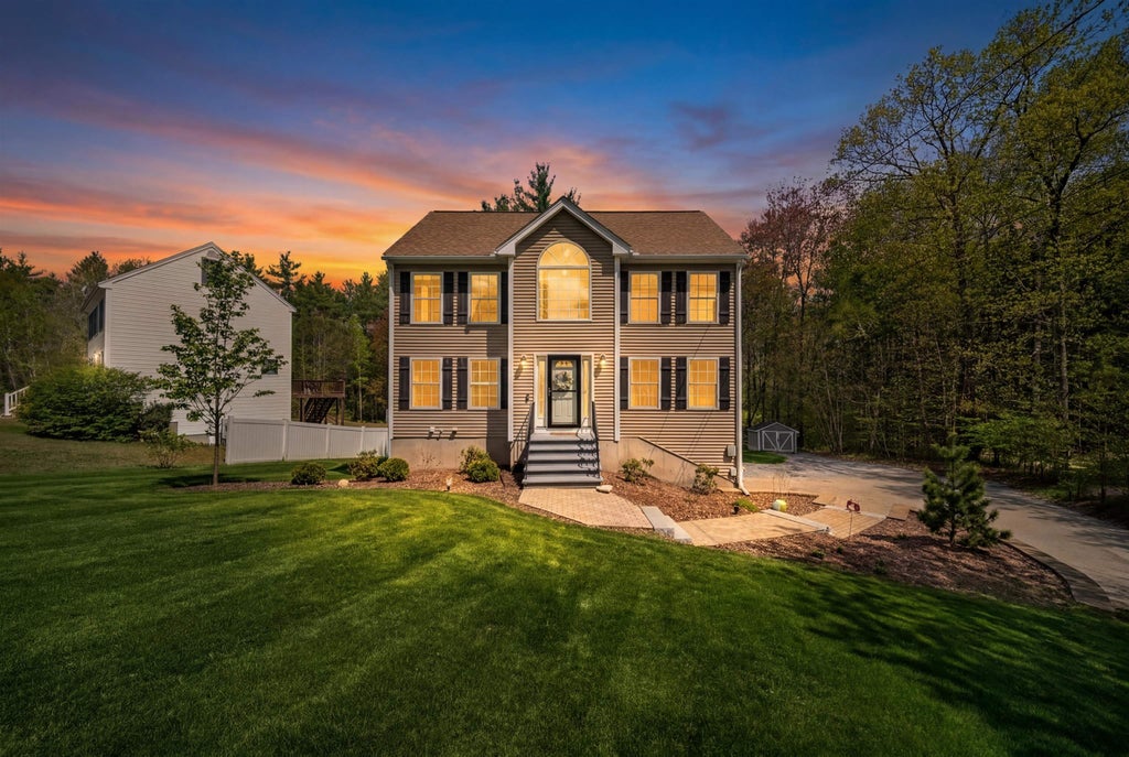 Photo of 5 Treaty Court, Sandown, NH 03873 (MLS # 5089574)