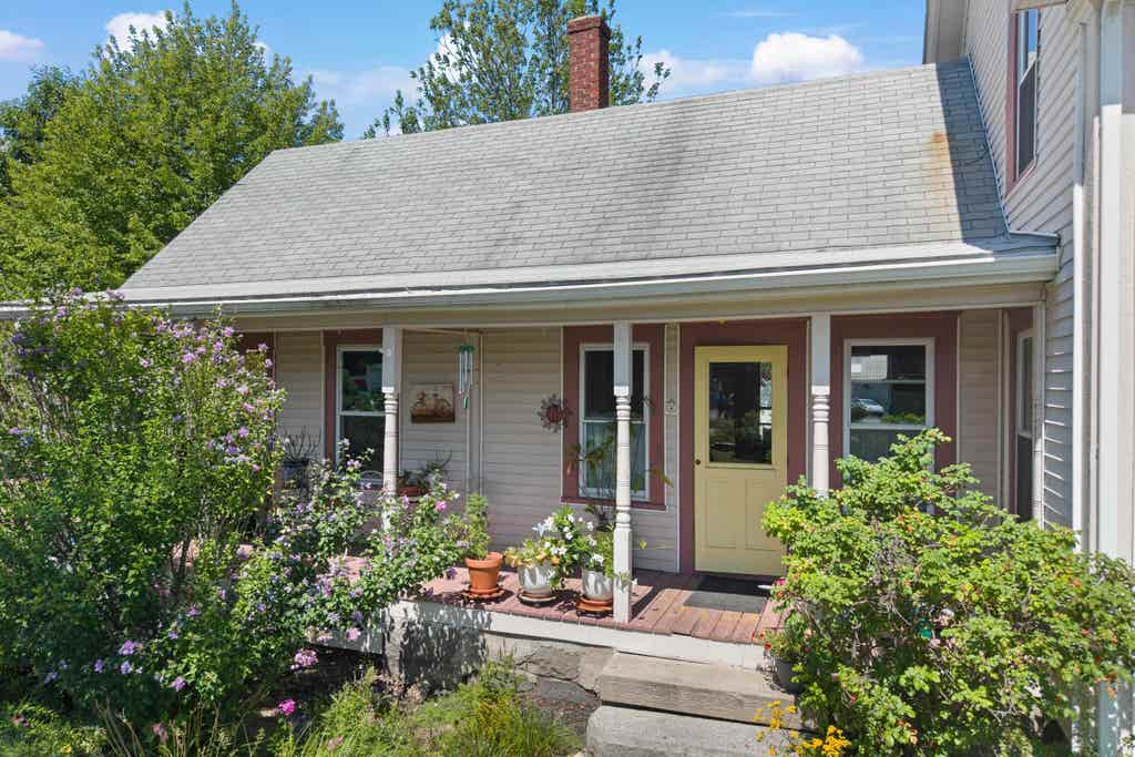 Photo of 114 Londonderry Turnpike, Manchester, NH 03104 (MLS # 5105075)
