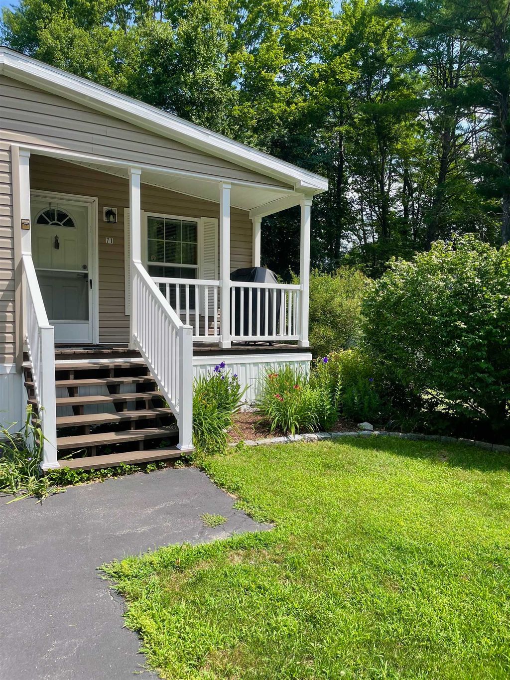 Photo of 71 Fox Hill Lane, Conway, NH 03813 (MLS # 5099356)