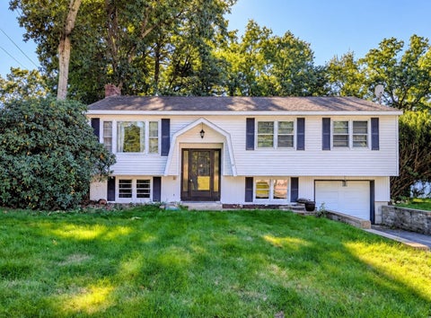 Photo of 8 Radcliffe Drive, Nashua, NH 03062 (MLS # 5106923)