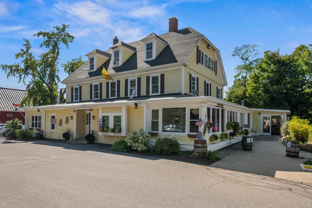 Photo of 33603378 White Mountain Highway, Conway, NH 03860 (MLS # 5111039)