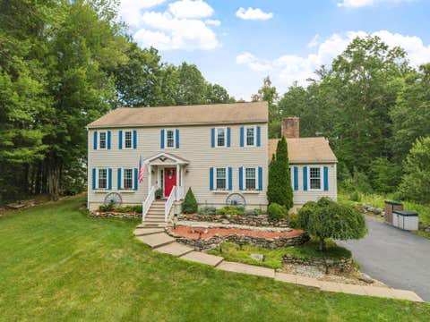 Photo of 11 Ashley Drive, Londonderry, NH 03053 (MLS # 5101517)