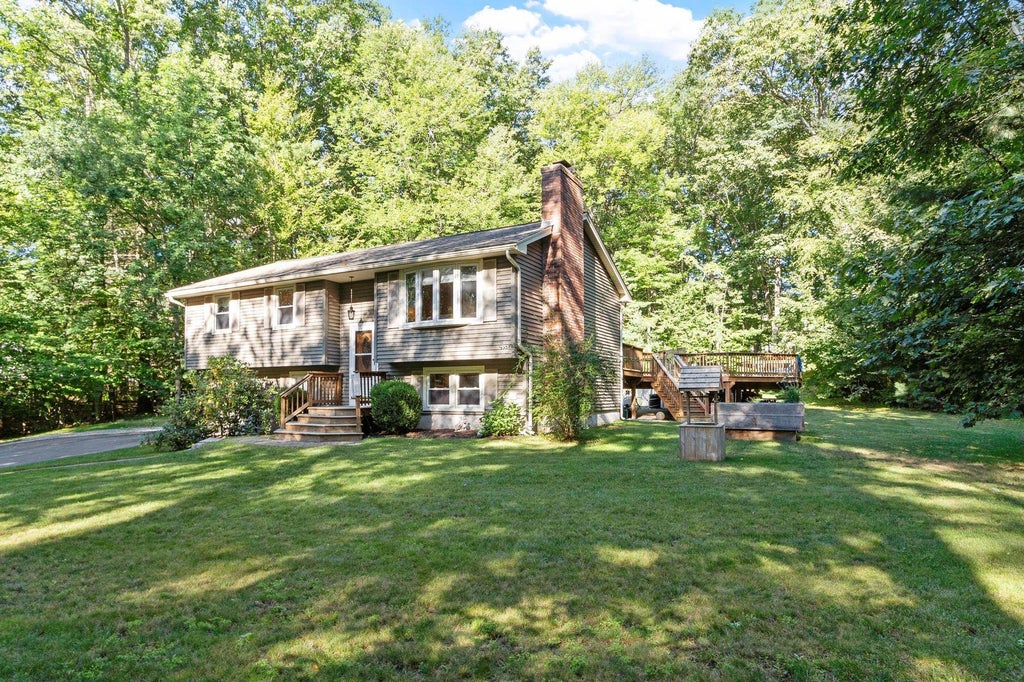 Photo of 9 Sherwood Road, Londonderry, NH 03053 (MLS # 5108833)