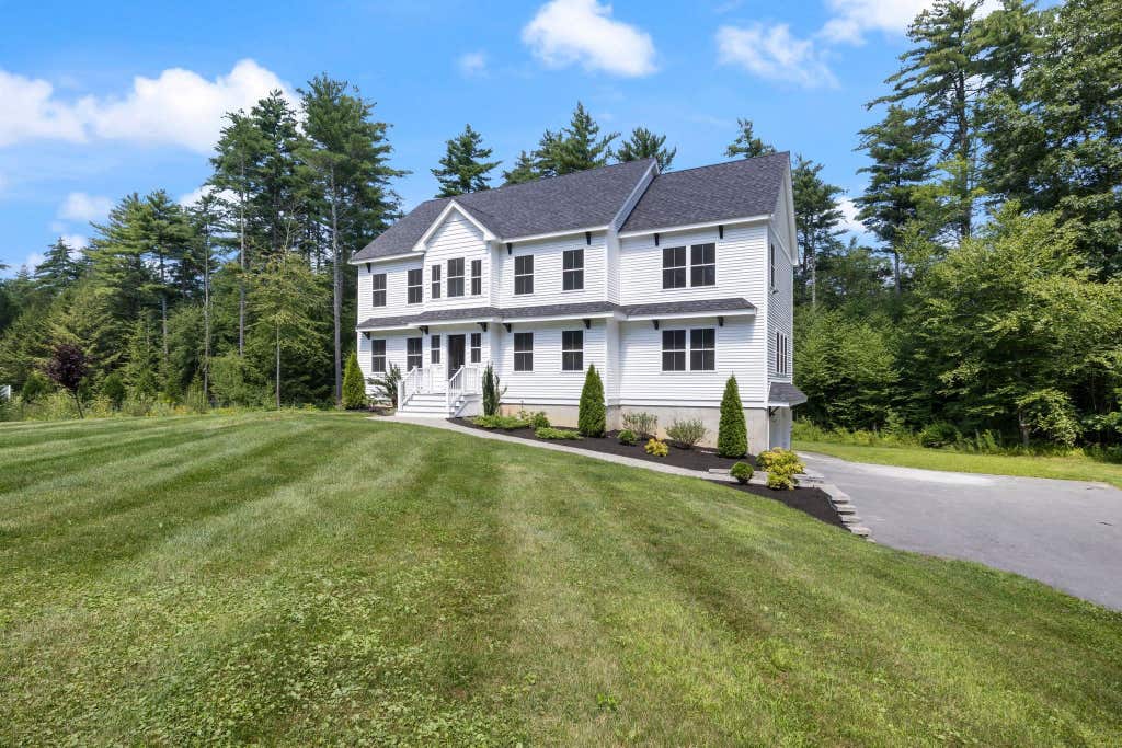 Photo of 21 Sanborn Road, Hampton Falls, NH 03844 (MLS # 5104910)