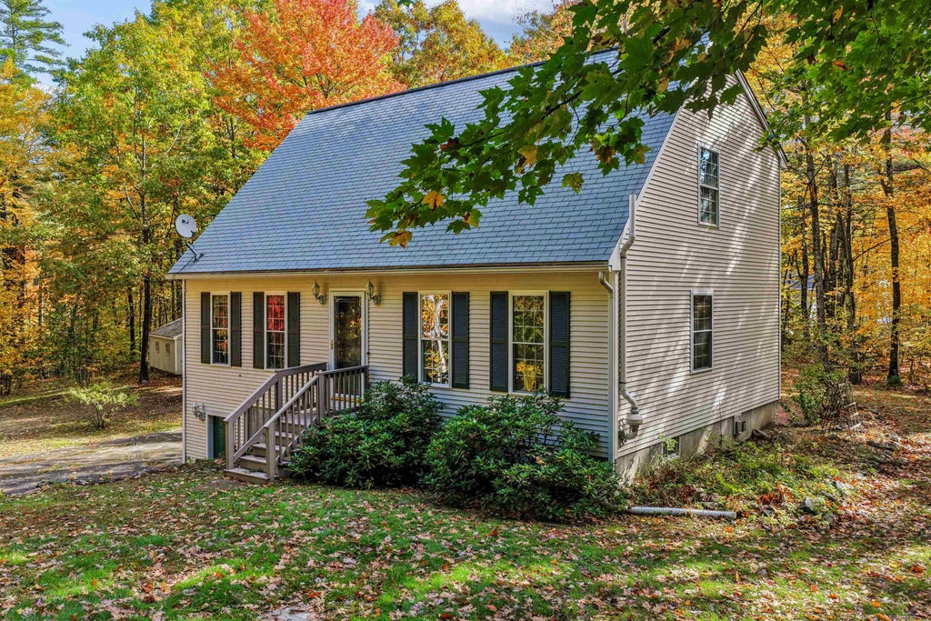 Photo of 9 Perry Road, Deerfield, NH 03037 (MLS # 5110241)