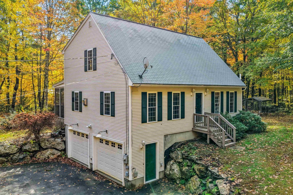 Photo of 9 Perry Road, Deerfield, NH 03037 (MLS # 5110241)