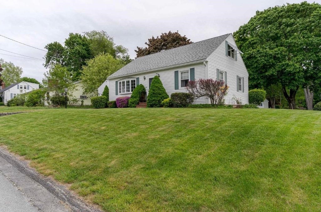 Photo of 8 Lowell Avenue, Dover, NH 03820 (MLS # 5101567)