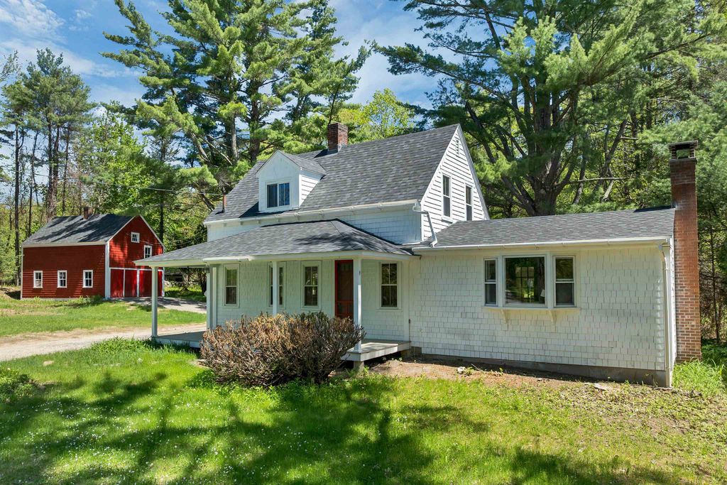 Photo of 521 Governor Wentworth Highway, Tuftonboro, NH 03850 (MLS # 5090868)