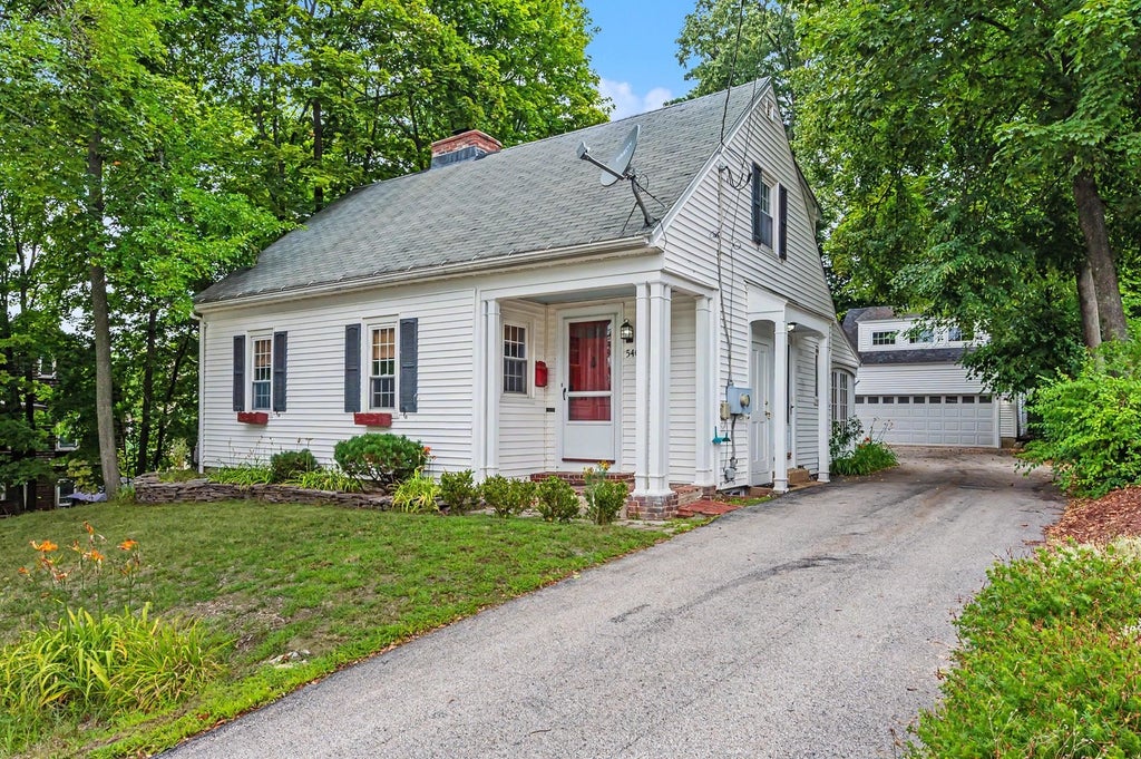 Photo of 540 Concord Street, Manchester, NH 03104 (MLS # 5102219)