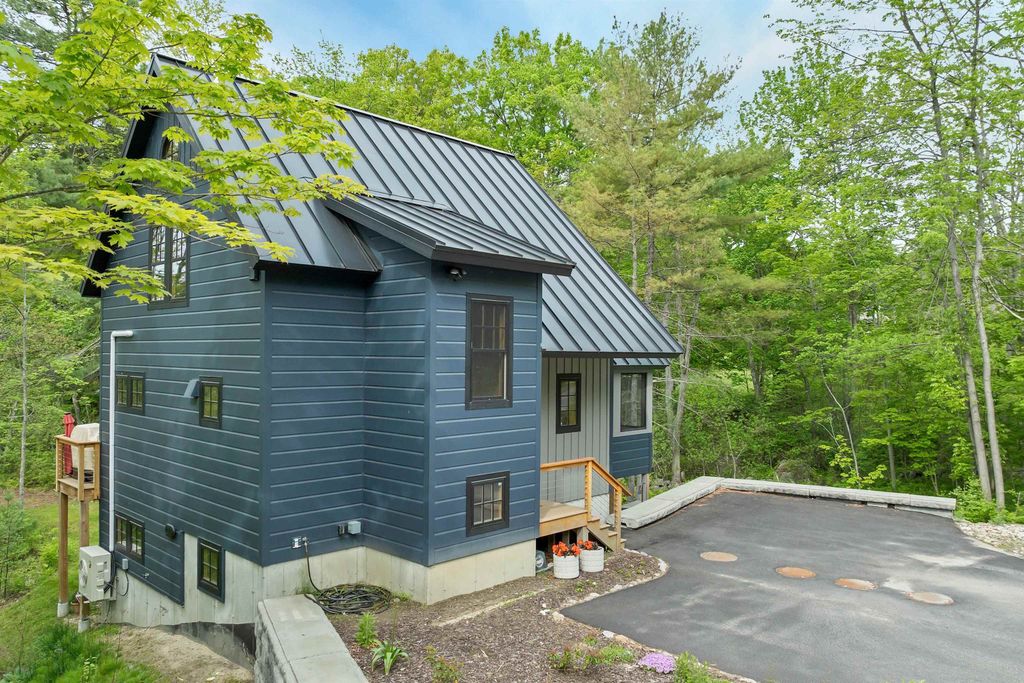 Photo of 86 Governor Wentworth Highway, Tuftonboro, NH 03853 (MLS # 5078613)