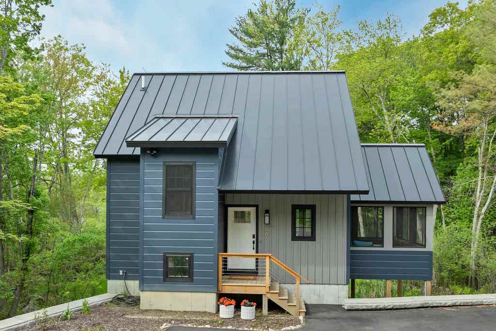 Photo of 86 Governor Wentworth Highway, Tuftonboro, NH 03853 (MLS # 5078613)
