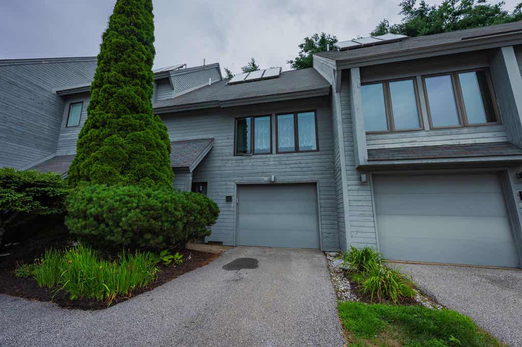 Photo of 5 Tsienneto Road #5, Derry, NH 03038 (MLS # 5101964)