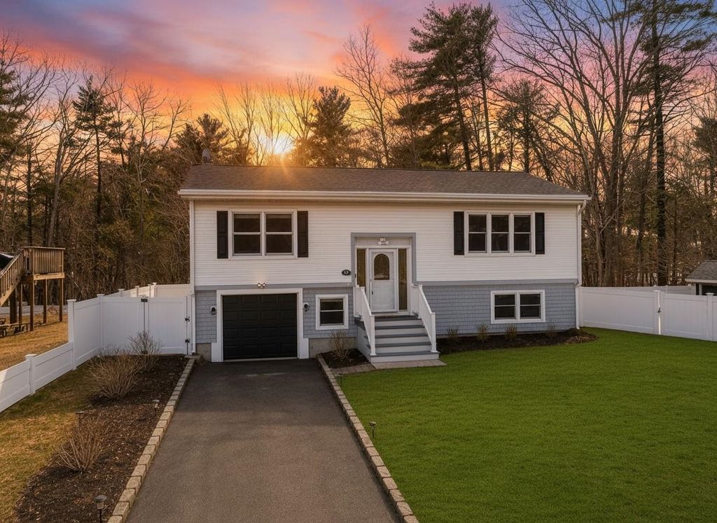 Photo of 17 Pine Cone Drive, Seabrook, NH 03874 (MLS # 5091239)