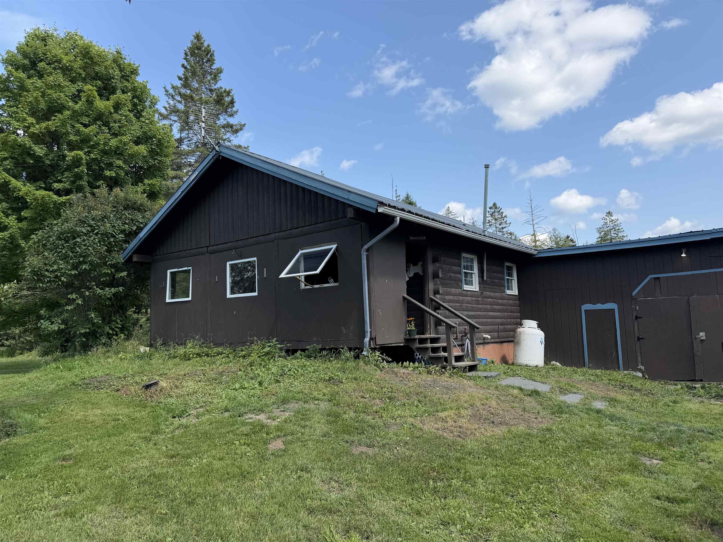 928 Holland Pond Road