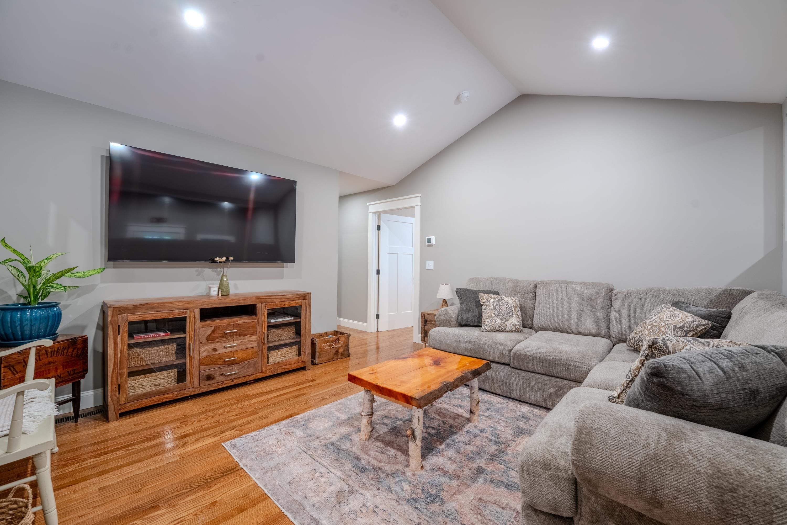 3421 River Road