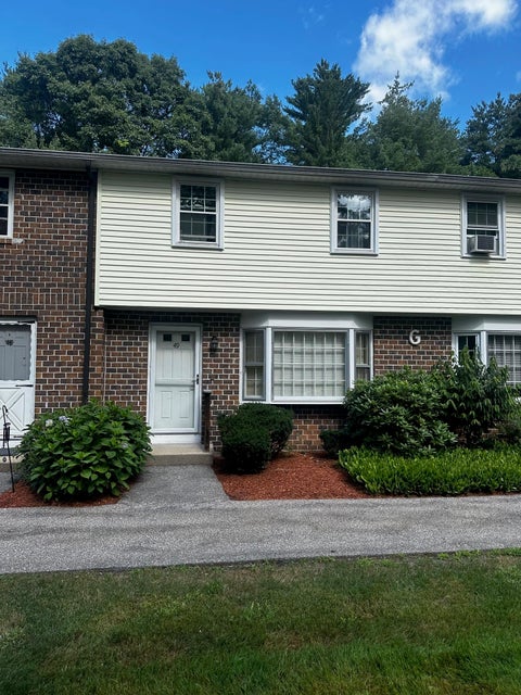 Photo of 49 Oakridge Drive, Londonderry, NH 03053 (MLS # 5101035)