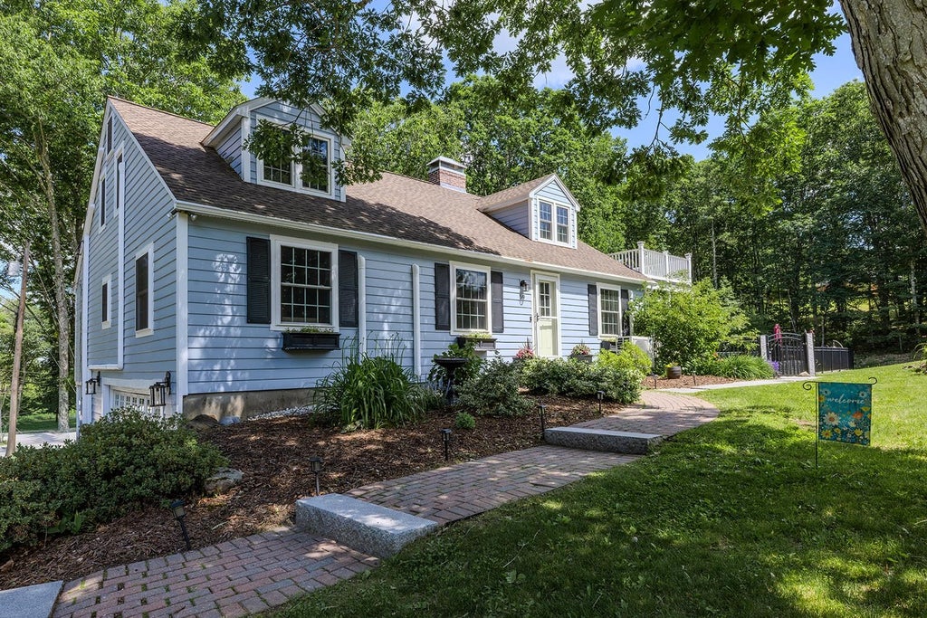 Photo of 59 Blaze Hill Road, Hopkinton, NH 03229 (MLS # 5094727)