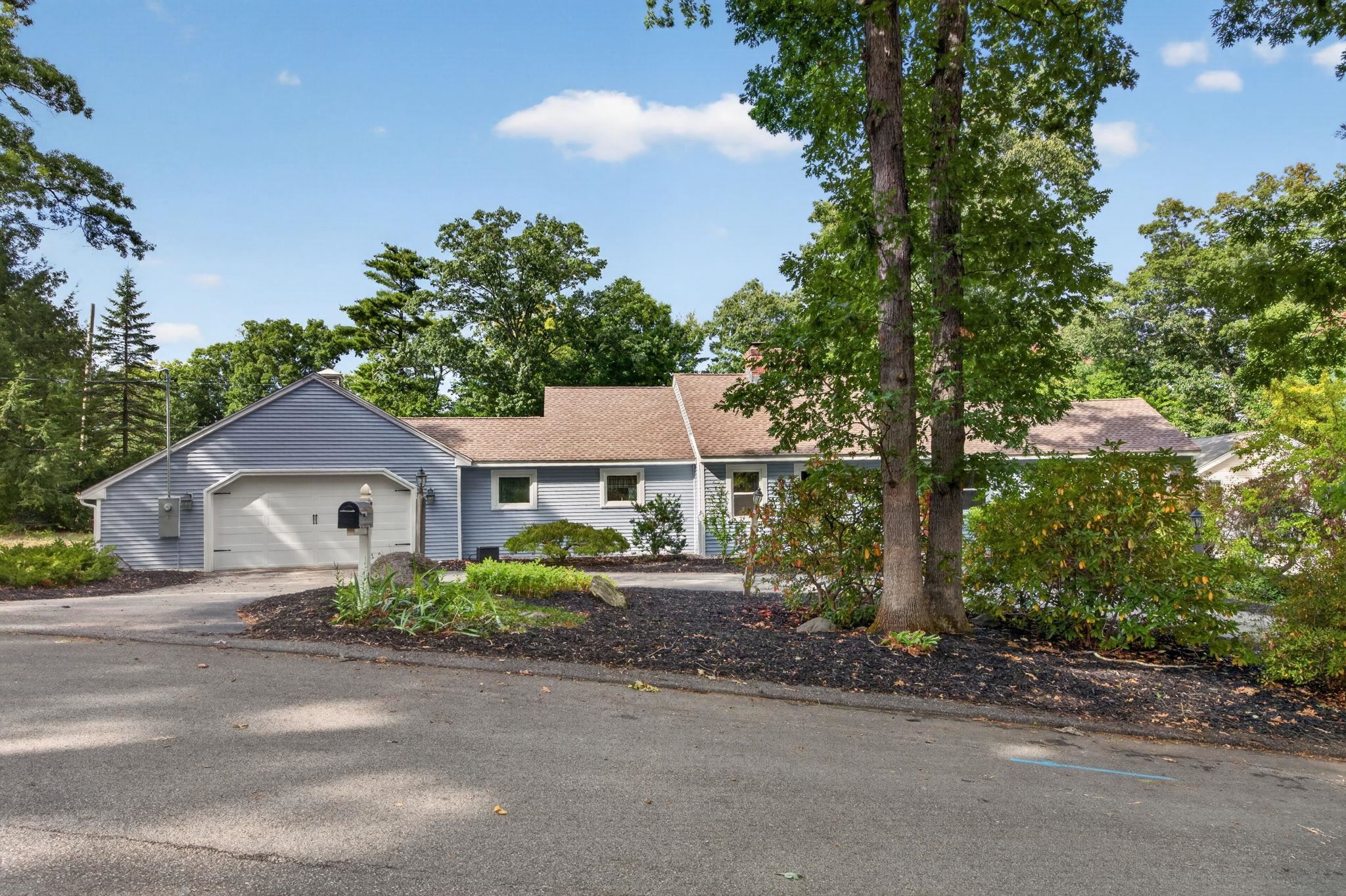 27 W Adelaide Avenue