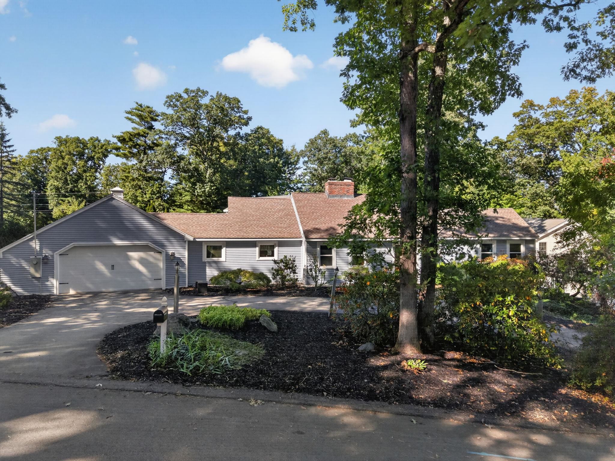 27 W Adelaide Avenue