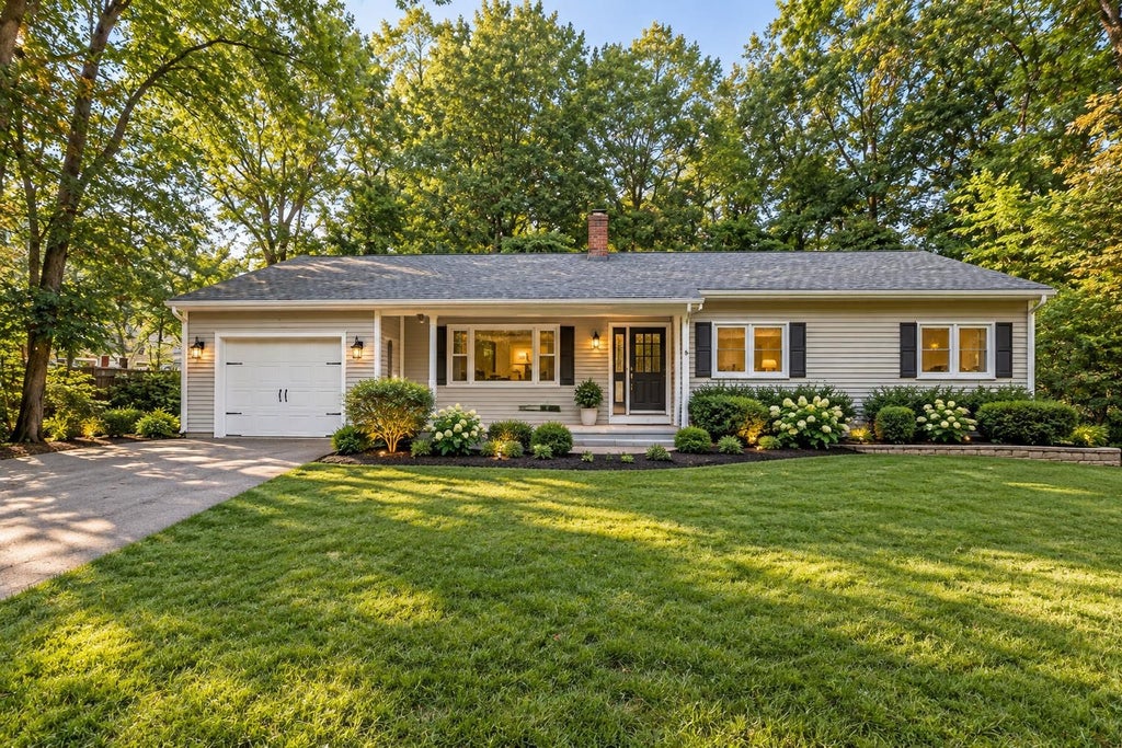 Photo of 44 Shannon Road, Salem, NH 03079 (MLS # 5111787)