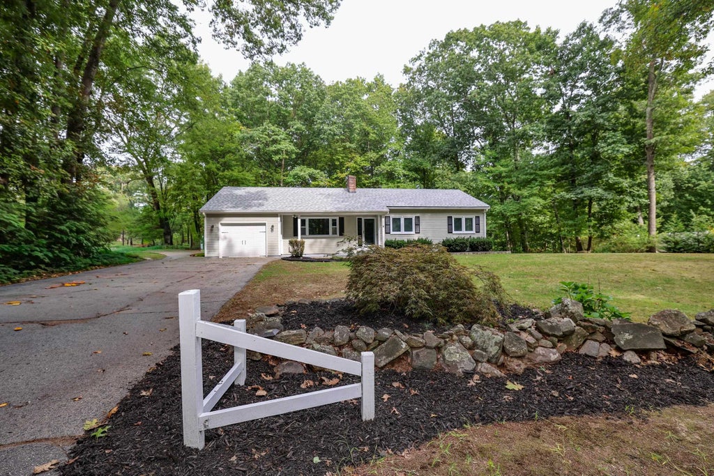 Photo of 44 Shannon Road, Salem, NH 03079 (MLS # 5111787)