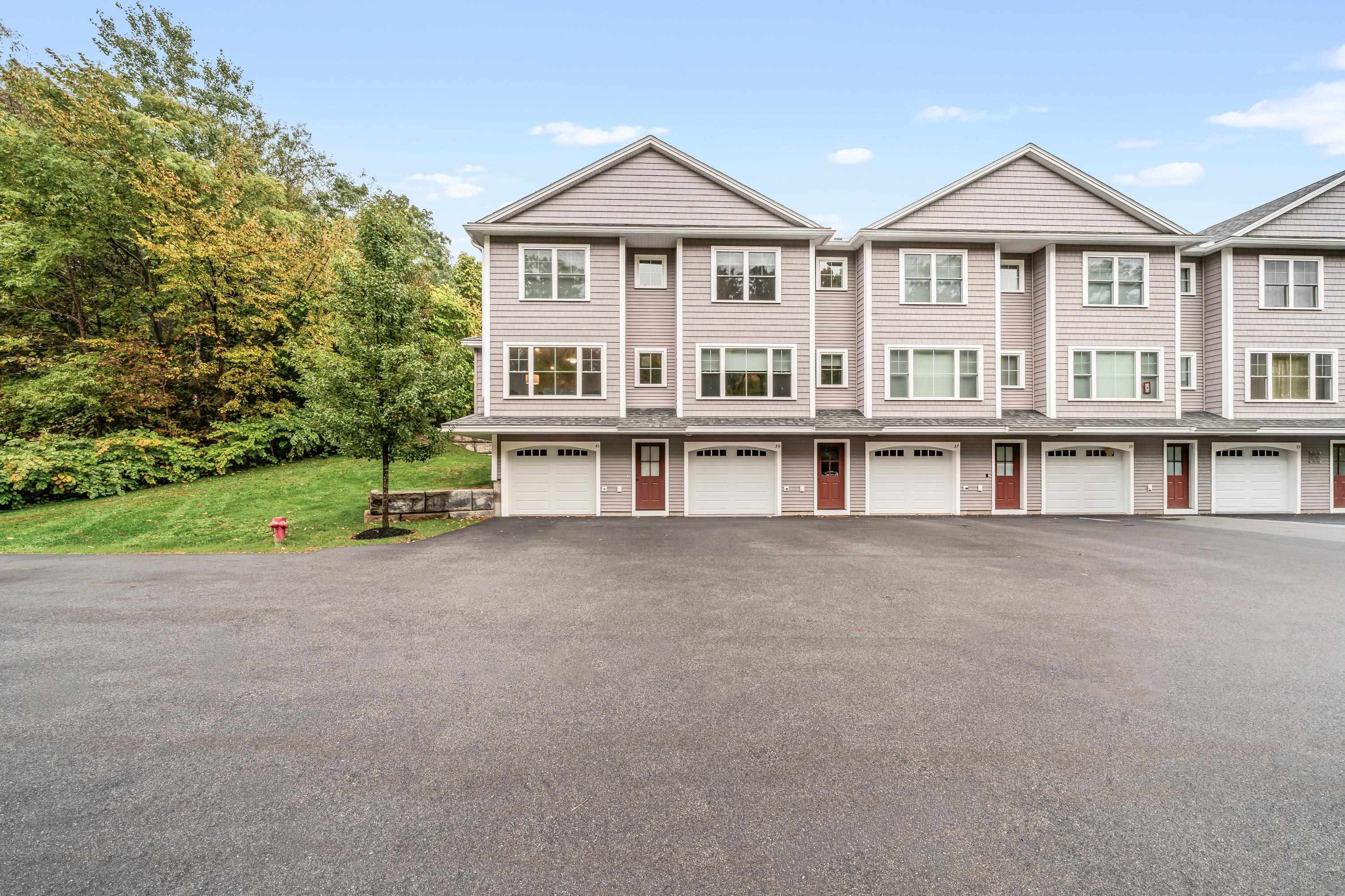 41 Fownes Mill Court Unit 10
