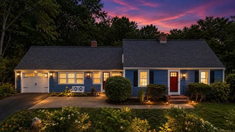 Photo of 27 Baker Street, Hudson, NH 03051 (MLS # 5100534)