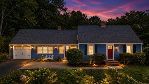 27 Baker Street Hudson NH 03051