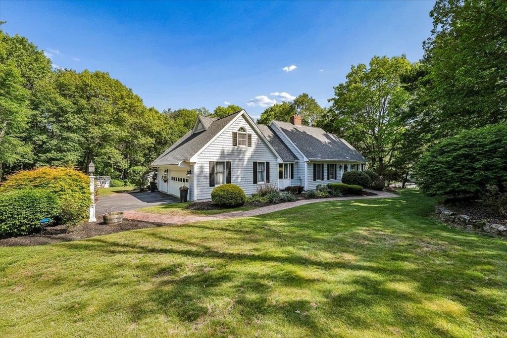 Photo of 22 Kent Street, Windham, NH 03087 (MLS # 5091600)