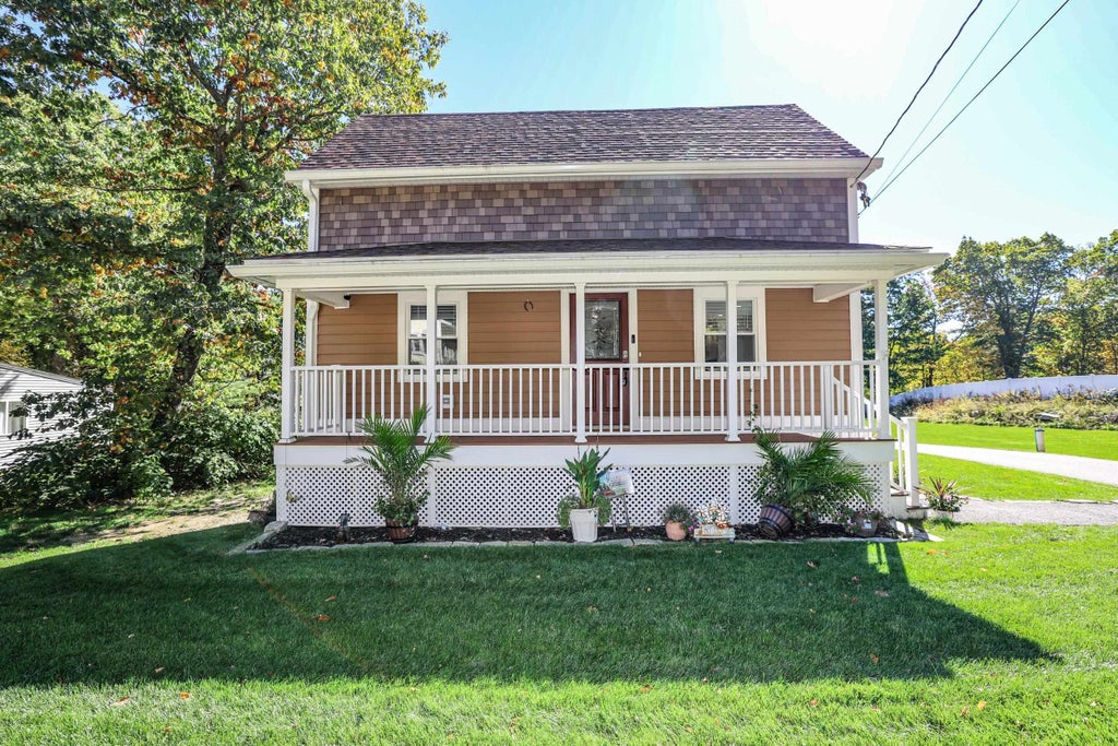 Photo of 11 Ash Street, Londonderry, NH 03053 (MLS # 5113302)