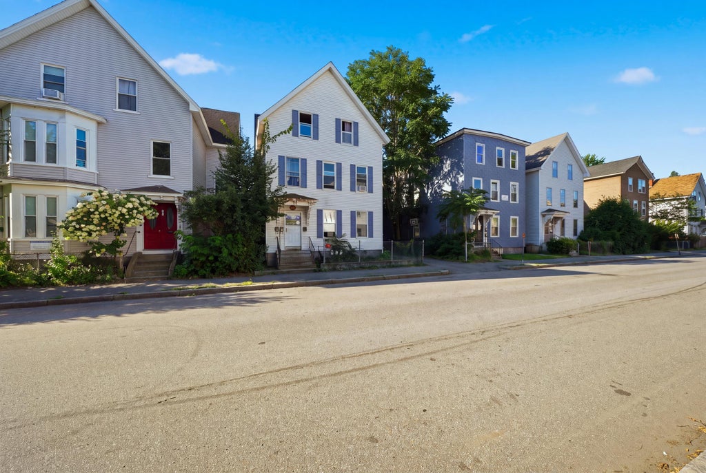 Photo of 201 Auburn Street, Manchester, NH 03103 (MLS # 5108996)
