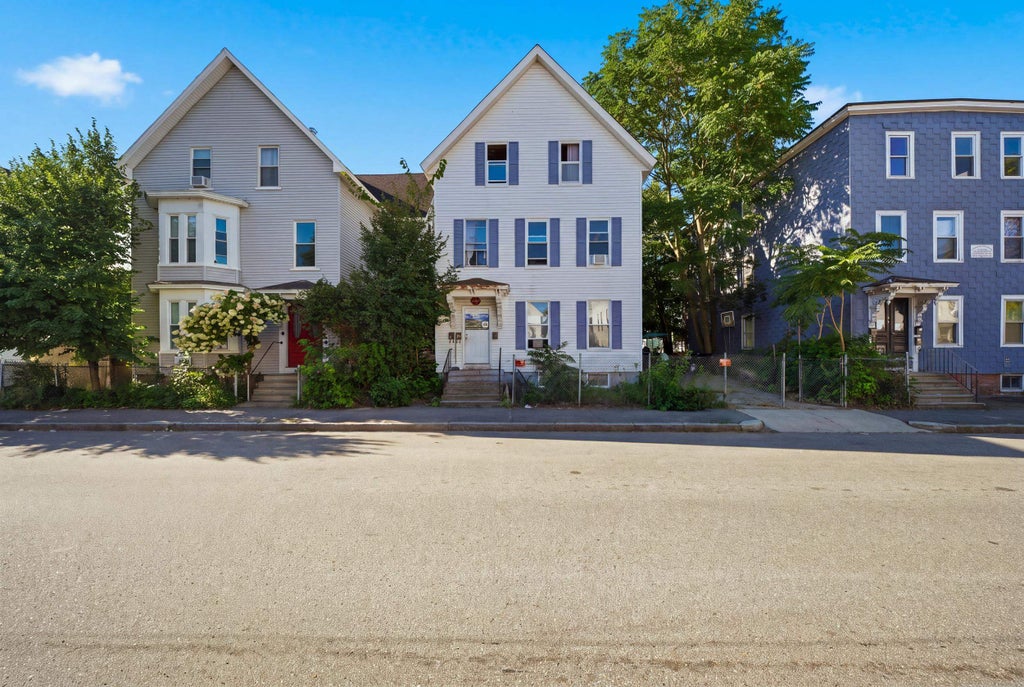 Photo of 201 Auburn Street, Manchester, NH 03103 (MLS # 5108996)