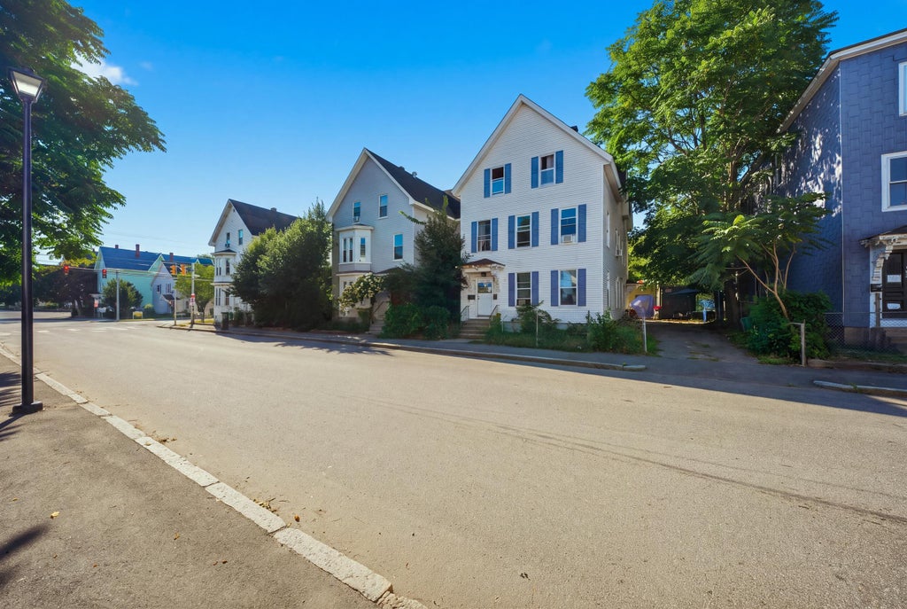 Photo of 201 Auburn Street, Manchester, NH 03103 (MLS # 5108996)