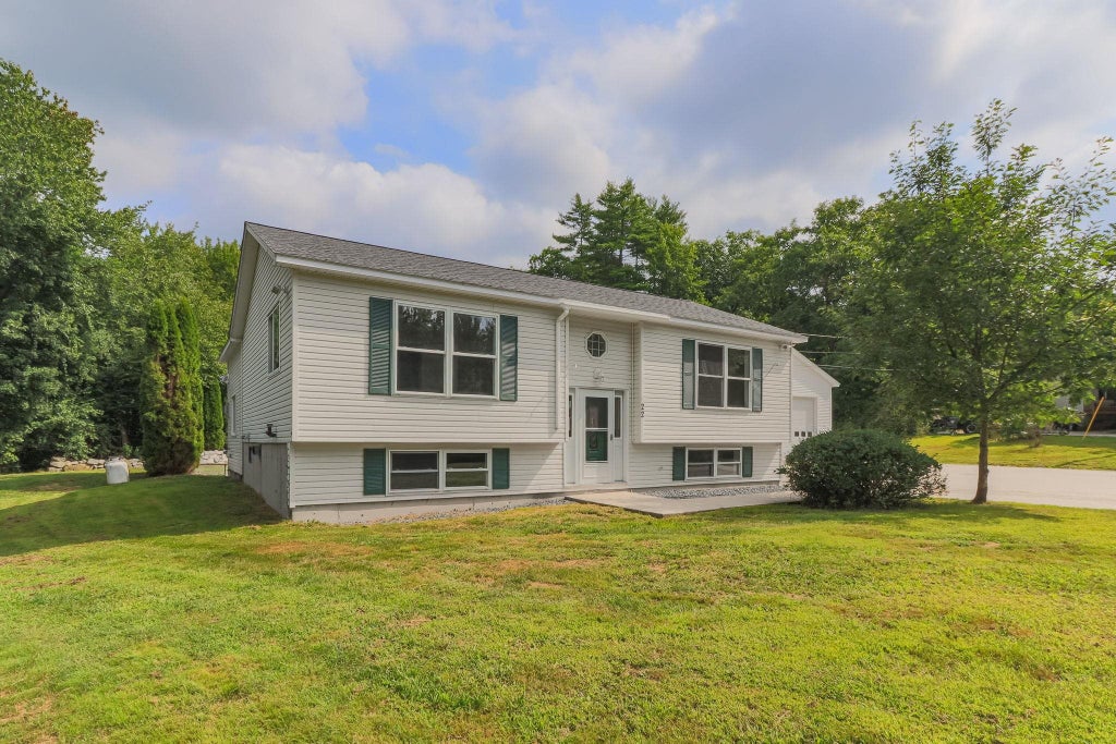 Photo of 22 Kedeka Drive, Epsom, NH 03234 (MLS # 5107394)