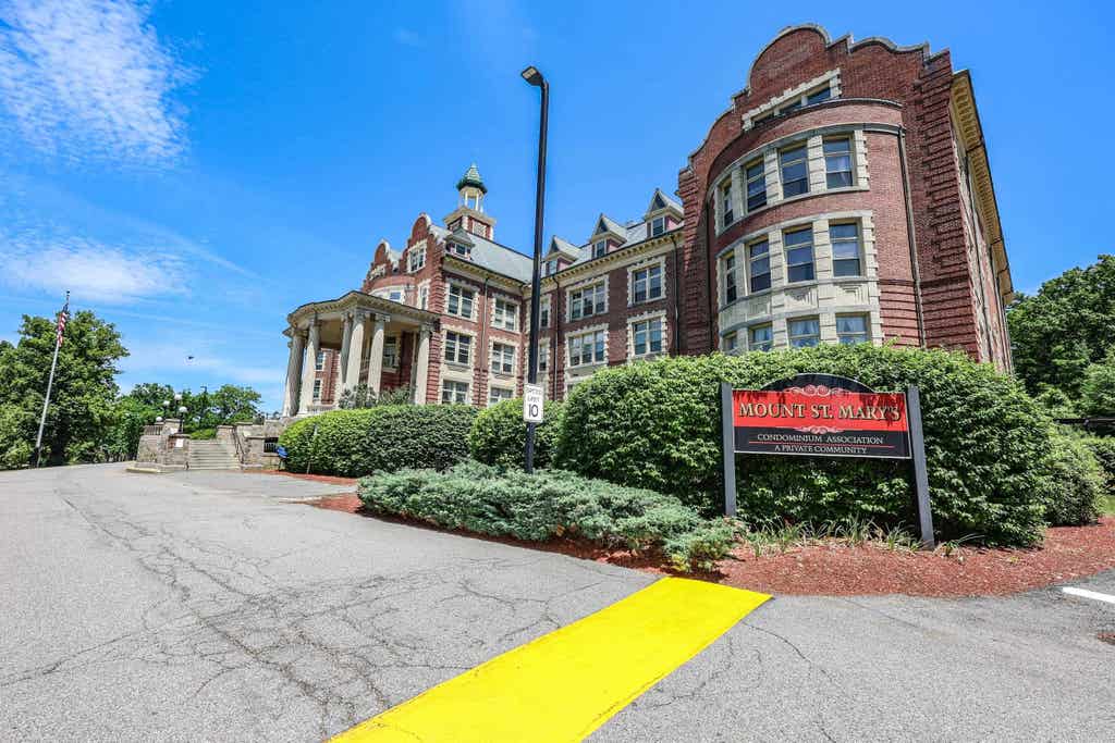 Photo of 15 Mount Saint Marys Way #7, Hooksett, NH 03106 (MLS # 5093734)