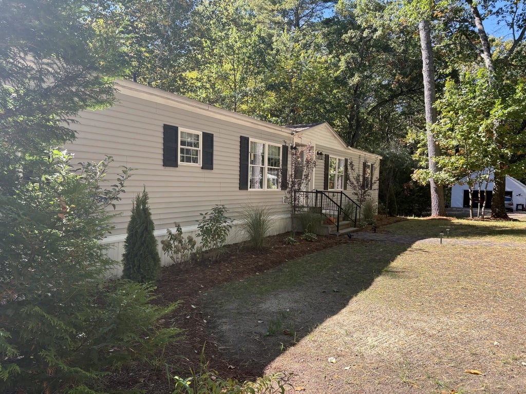 Photo of 4 Sunny Oaks Terrace, Wolfeboro, NH 03894 (MLS # 5113612)