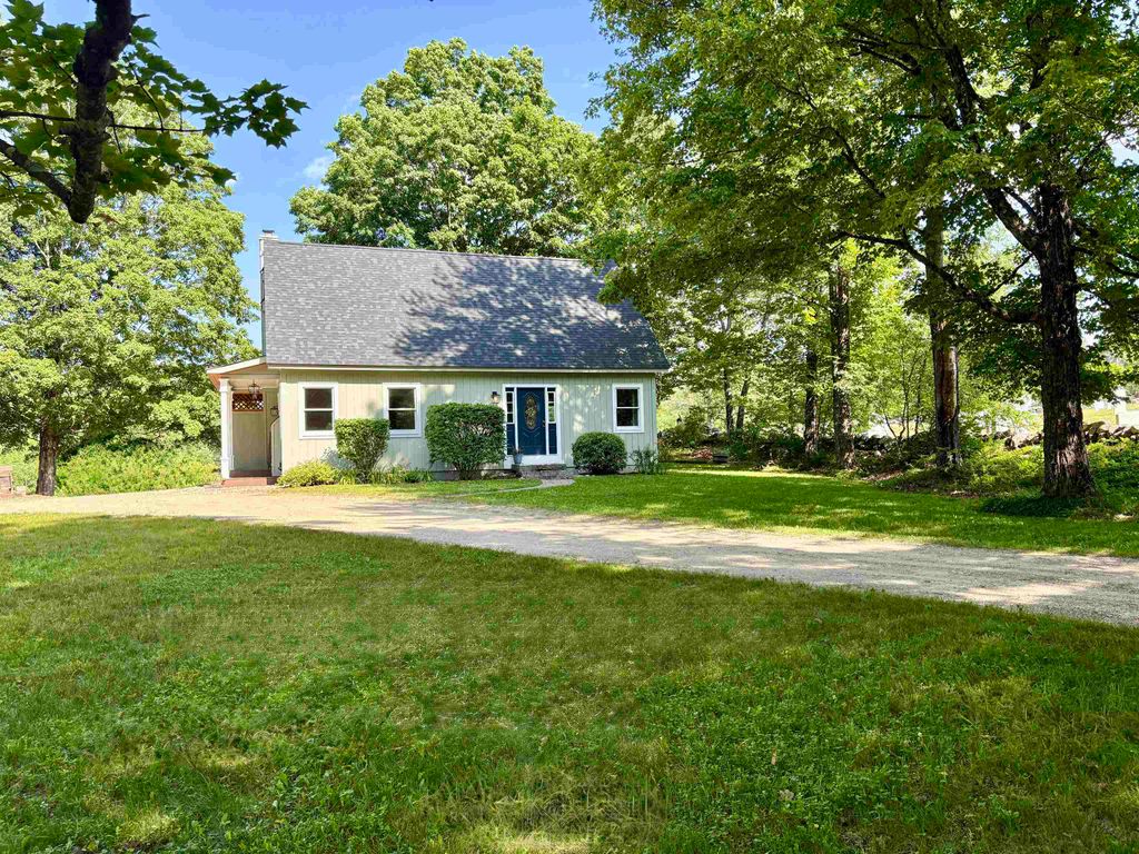 Photo of 33 Bunker Hill Road, Wilmot, NH 03287 (MLS # 5098135)