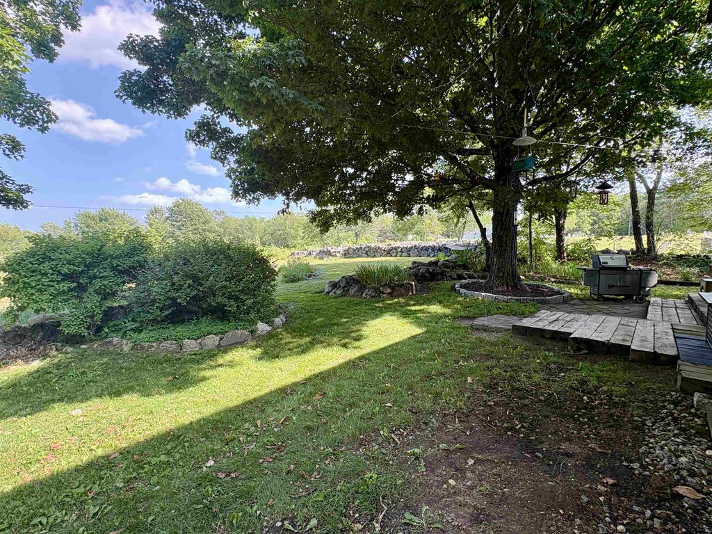 Photo of 33 Bunker Hill Road, Wilmot, NH 03287 (MLS # 5098135)