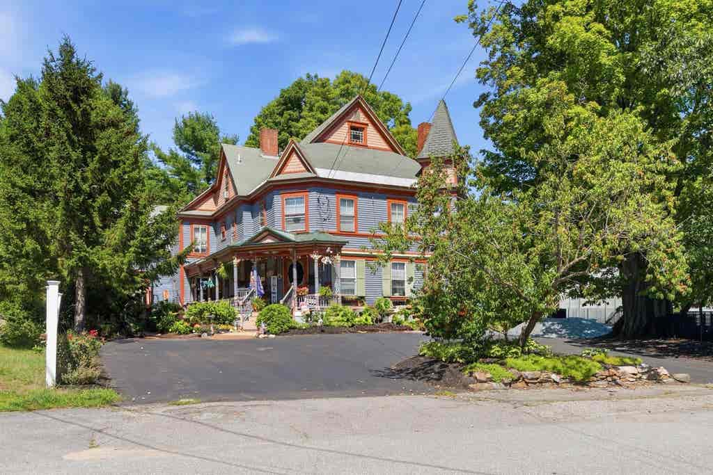 Photo of 8 Pleasant Street, Plymouth, NH 03264 (MLS # 5100183)