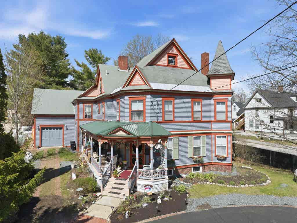 Photo of 8 Pleasant Street, Plymouth, NH 03264 (MLS # 5100183)