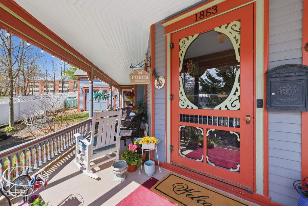 Photo of 8 Pleasant Street, Plymouth, NH 03264 (MLS # 5100183)