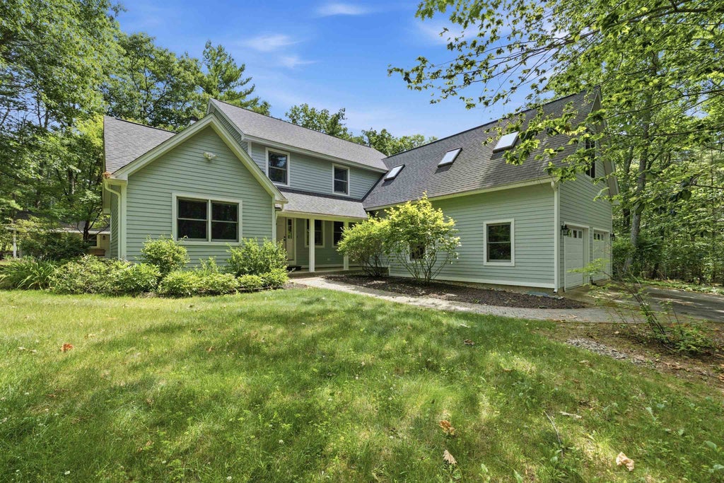 Photo of 8 Freshet Road, Madbury, NH 03823 (MLS # 5096405)
