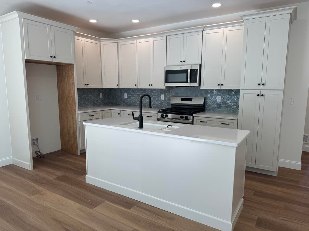 Photo of 5 Dearborn Circle, Goffstown, NH 03045 (MLS # 5097797)