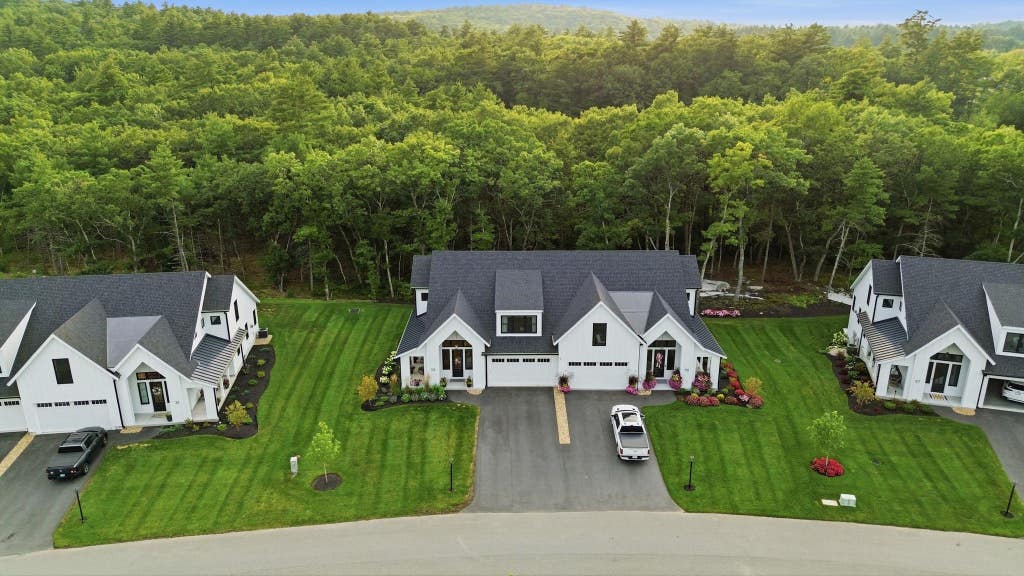Photo of 33 Trails Edge Road, Windham, NH 03087 (MLS # 5105815)