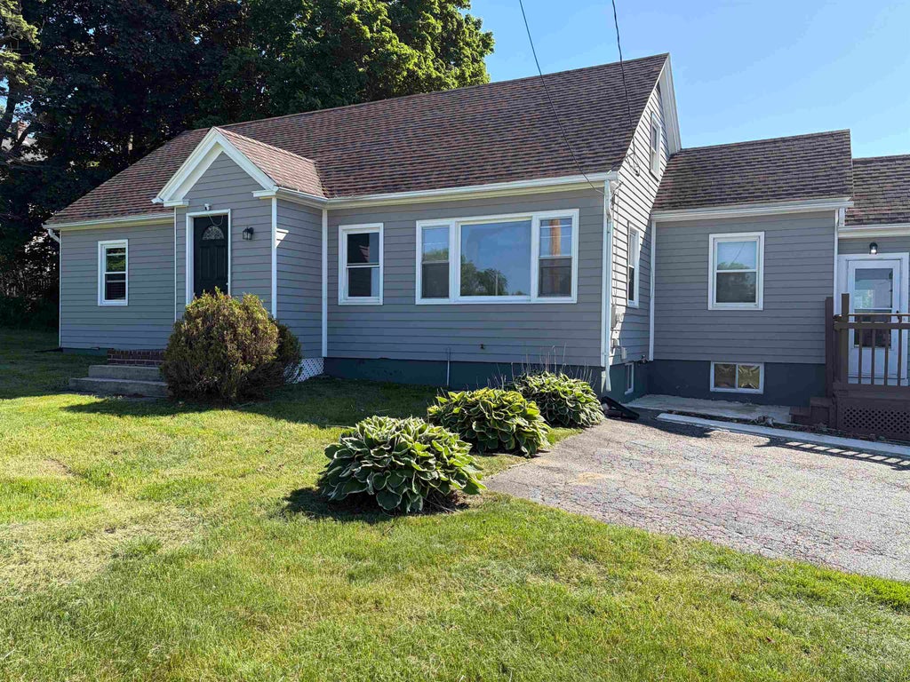 Photo of 1420 Woodbury Avenue, Portsmouth, NH 03801 (MLS # 5092152)