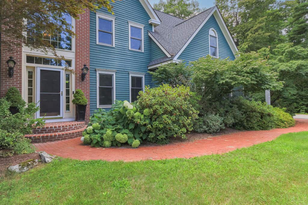 Photo of 7 Wilson Meadow Road, Bow, NH 03304 (MLS # 5105130)