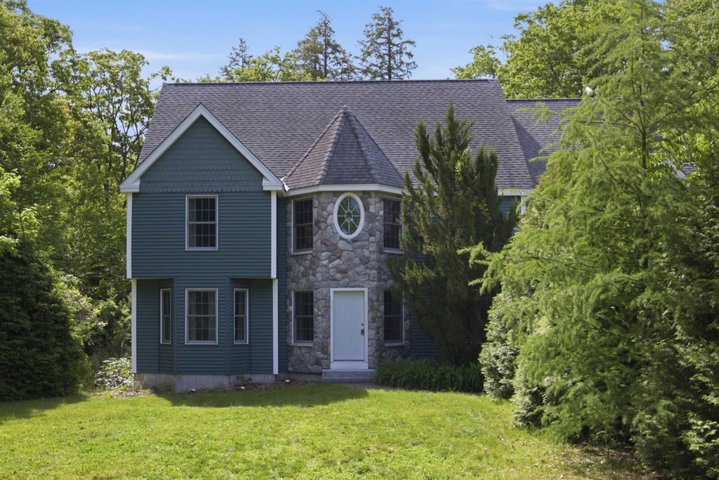 Photo of 6 Dunnmoore Drive, Bow, NH 03304 (MLS # 5092454)
