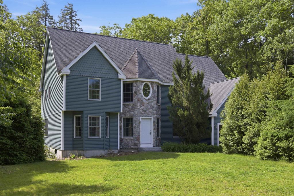 Photo of 6 Dunnmoore Drive, Bow, NH 03304 (MLS # 5092454)